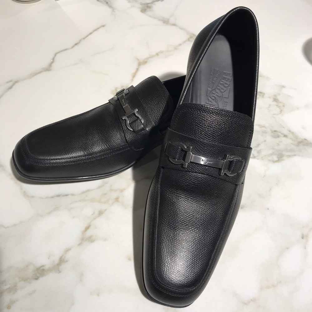 NWT Salvatore Ferragamo pebbles leather shoes